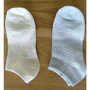 Women's short-neck student socks are thin and airy in pastel colors with ribbed